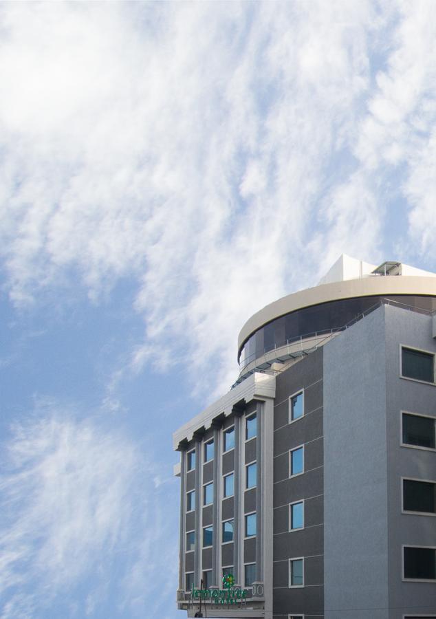 Lemon Tree Hotel, Banjara Hills, Hyderabad Exterior photo
